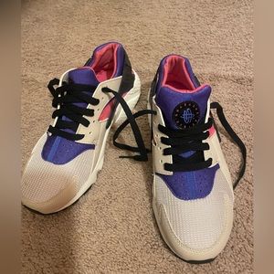 Nike Hurrache Sneakers SZ 6.5 Youth